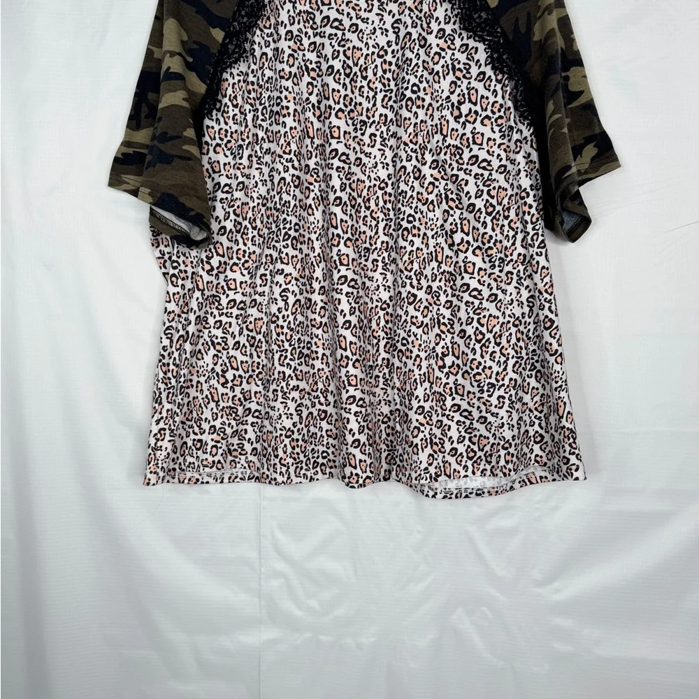 SHEIN Plus 1X Leopard Camo Raglan Top Short Sleeve Casual Tee - Picture 4 of 8
